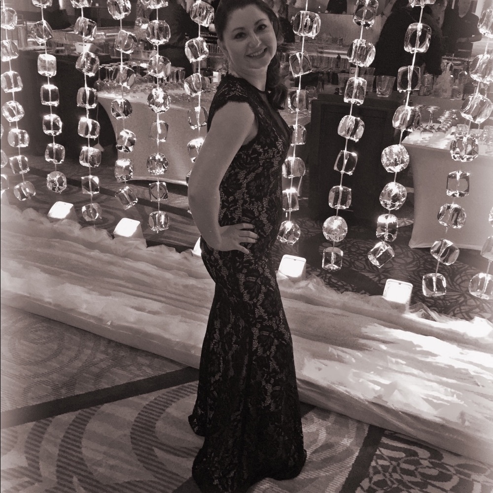 Sexy, beautiful, lace evening gown. 👗